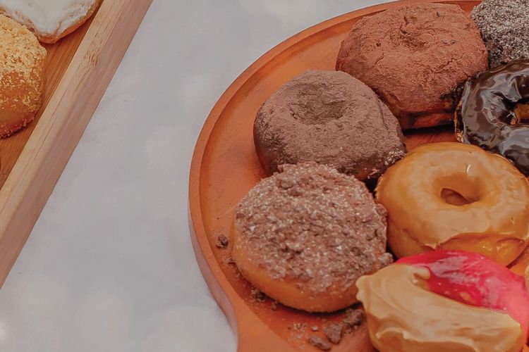 Grab Indonesia, Spikoe Resep Kuno, Pisang Goreng Madu Bu Nanik, Tip-Top Restaurant, RM Surya, Kopi Tuku, Lawless Burgerbar, Sushi Tei, 18 Kuliner di Indonesia yang Masuk Nominasi Penghargaan Versi Grab, 1. Spikoe Resep Kuno, 2. Nasi Goreng dan Nasi Kebuli Menteng, 3. Pisang Goreng Madu Bu Nanik, 4. Aldi's Burger, 5. Lalapan Buk Sun, 6. RM. Padang Saranani Anduonohu, 7. Falala Chocolate, 8. Tip-Top Restaurant, 9. Ayam Geprek Keprabon Express, 10. Bakso Titoti, 11. RM Surya, 12. Kopi Tuku, 13. Martabak Sinar Bulan, 14. Donat Bahagia, 15. Nasi Ayam Hainam Uncle Han's, 16. Kwetiau Akang, 17. Lawless Burgerbar, 18. Sushi Tei