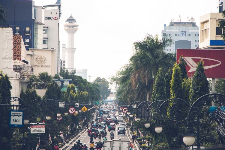 Wali Kota Bandung, Muhammad Farhan, parkir liar, pungutan liar, Wali Kota Bandung Tindak Tegas Parkir Liar di Jalan Asia Afrika