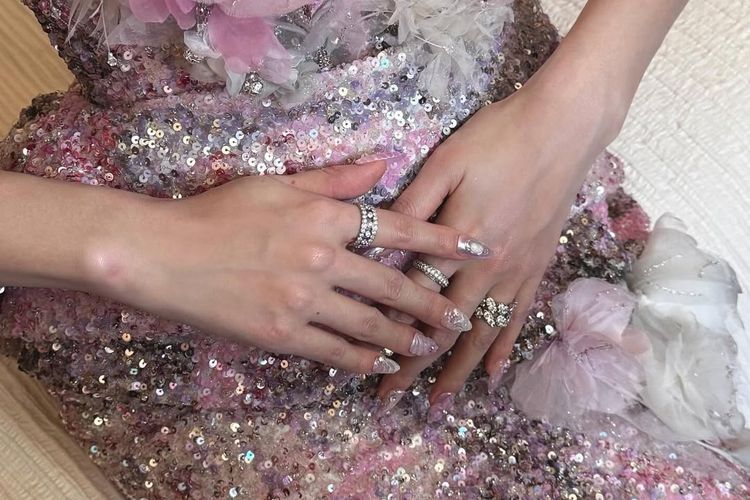 Met Gala, Dior, Blackpink, Met Gala 2026, Kalung Jisoo Blackpink di Met Gala 2026 Ternyata Berusia Lebih dari 120 Tahun, Kalung Cartier berusia lebih dari seabad, Tampil dengan custom Dior, Riasan pink yang klasik, Debut yang melengkapi perjalanan Blackpink di Met Gala