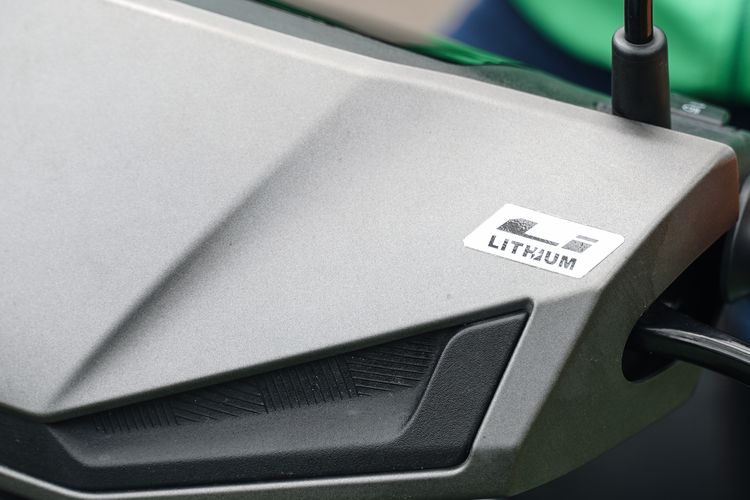 baterai Lithium, skutik, United E-Motor, Skutik, motor listrik, baterai lithium, United Luncurkan MX-1200 Li, Kini Pakai Baterai Lithium