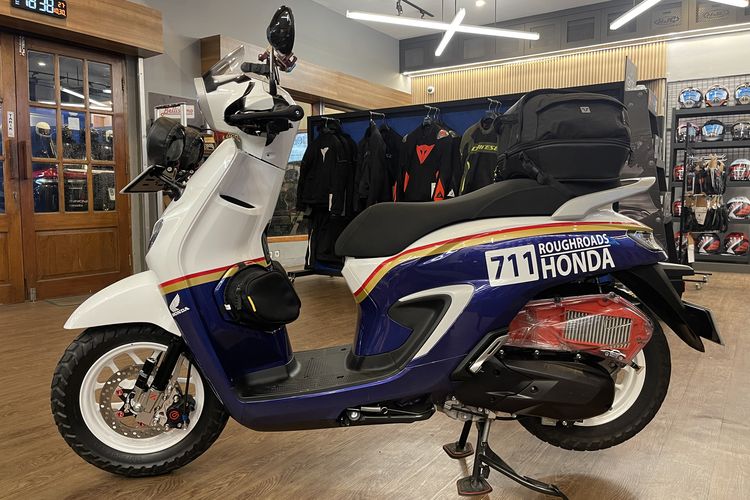 dual purpose, Porsche 911 Dakar, Porsche 911 Dakar Inspirasi Modifikasi Stylo 160, Modifikasi Detail, Kaki-kaki dan Pengereman, Aksesori Touring, Detail Unik Lainnya