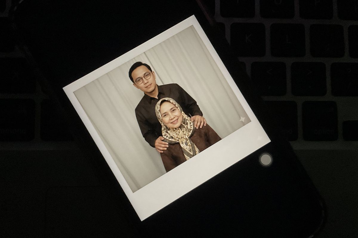 gemini, Polaroid Gemini AI bareng Ibu, Prompt polaroid AI dengan Ibu, Prompt polaroid Gemini AI bareng Ibu, Cara membuat polaroid Gemini AI bareng Ibu, Cara membuat polaroid AI dengan ibu, Teka polaroid Gemini AI dengan Ibu, Viral Foto Polaroid Gemini AI Bareng Ibu di Medsos, Ini Cara Bikin dan Contoh Prompt