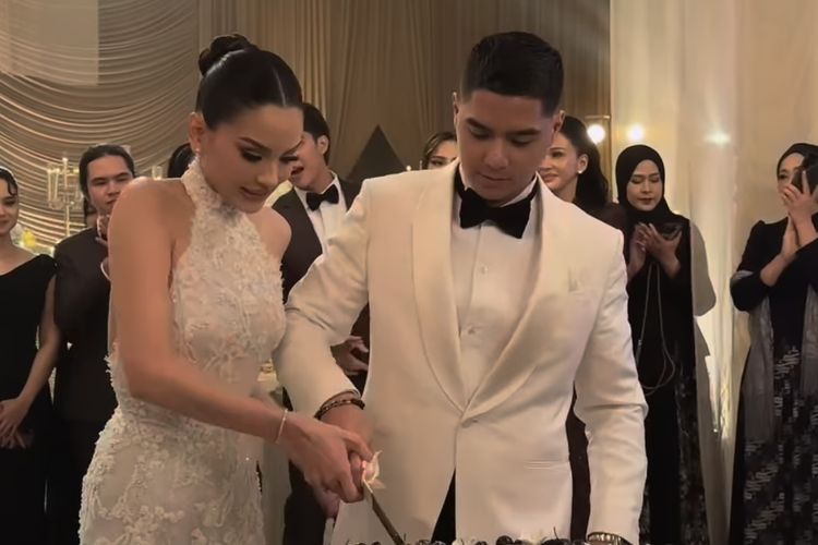 Al Ghazali, Alyssa Daguise, Al Ghazali Alyssa Daguise, pernikahan al ghazali, pernikahan al ghazali dan alyssa daguise, Resepsi Pernikahan Al Ghazali, resepsi al ghazali, resepsi al ghazali dan alyssa daguise, Penampilan Al Ghazali dan Alyssa Daguise di Resepsi Pernikahan, Serba Putih