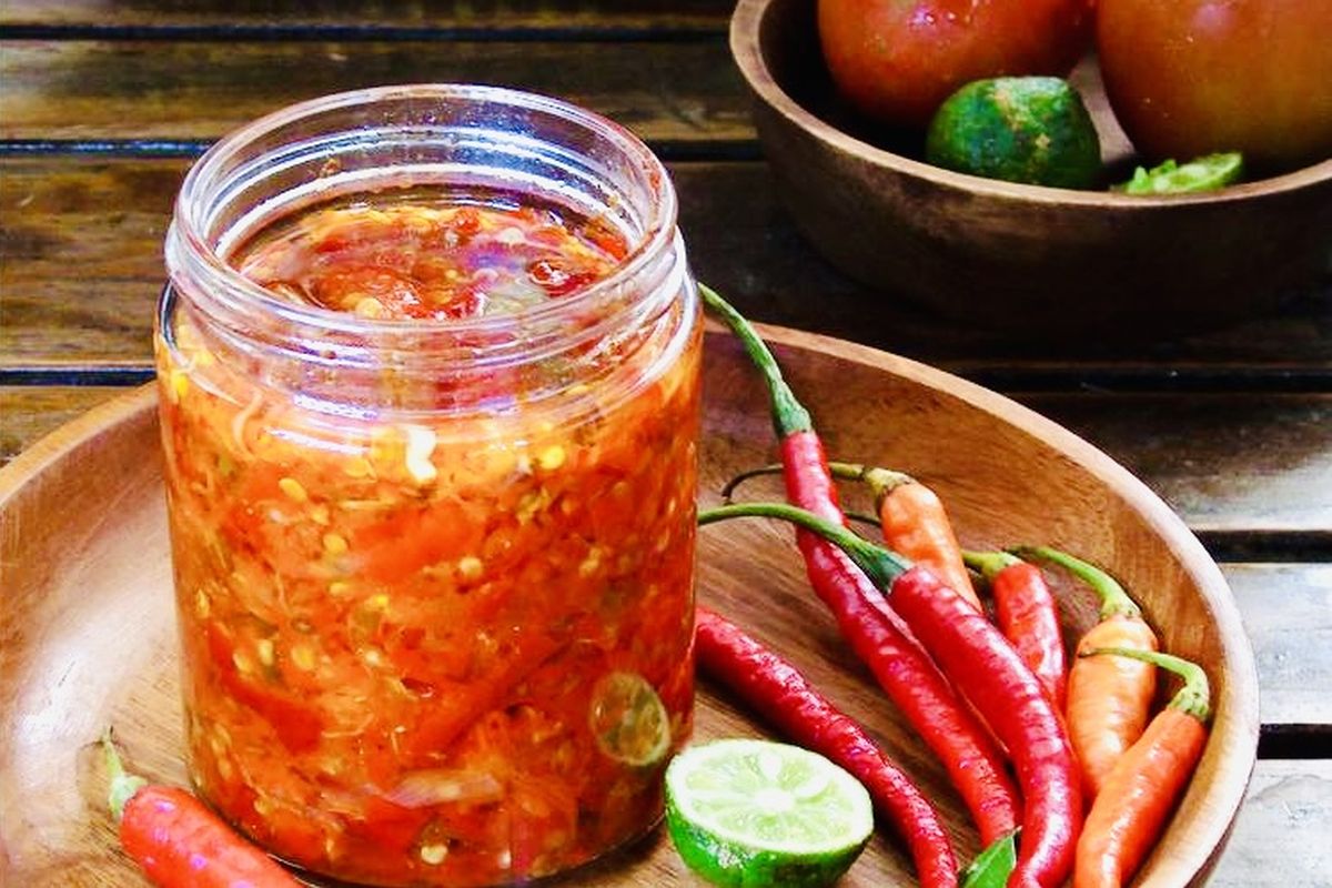 cabai, sambal, tips, awet, Tips Membuat Sambal Awet 3 Bulan, Cara Hemat Stok Menjelang Puasa, 1. Pastikan alat dan bahan bersih, 2. Masak bahan sebelum dihaluskan, 3. tumis sampai mengeluarkan minyak, 4. Pastikan sambal benar-benar natang, 5. Dinginkan di wadah terpisah, 6. Gunakan wadah steril dan sendok bersih, 7. Simpan di dalam kulkas atau freezer