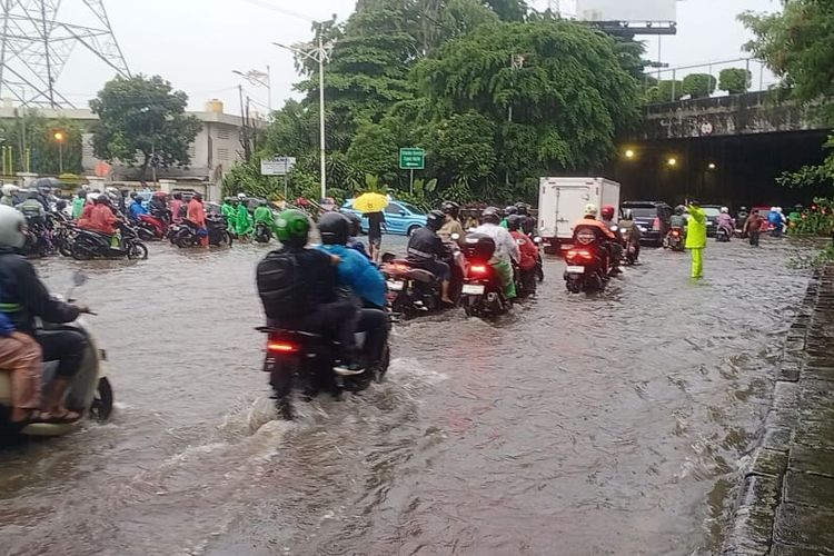 Genangan air, hujan deras, Pantau Arus Lalu Lintas Jakarta, Banjir Akibat Hujan Hari Ini