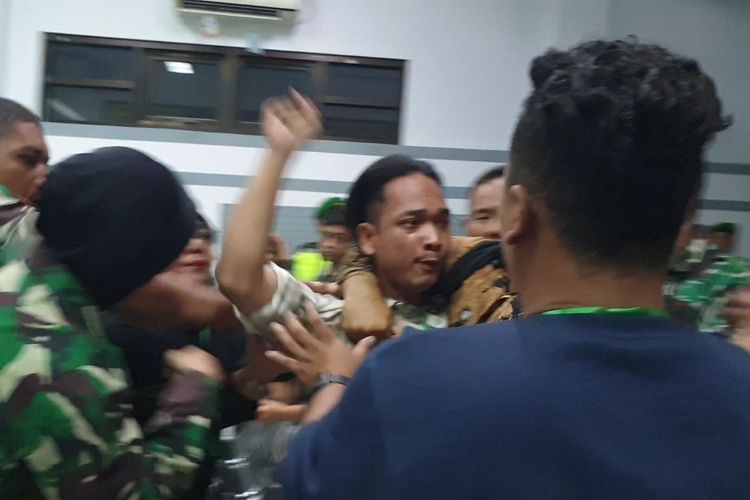 Prajurit TNI AD, kodim 0204 deli serdang, serka darmen hutabarat, serda hendra fransisco manalu, tni tembak mati pelajar, pengadilan militer i-02 medan, 2 Prajurit TNI Penembak Mati Pelajar Divonis Lebih Ringan dari Pelaku Sipil, Picu Amarah Keluarga Korban