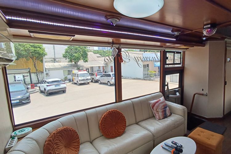 Bus DAMRI, Damri, sewa bus, DAMRI Party Bus, Party Bus DAMRI, DAMRI Party Bus: Mewah dengan Ruang Khusus, Sewa mulai Rp 4 Jutaan