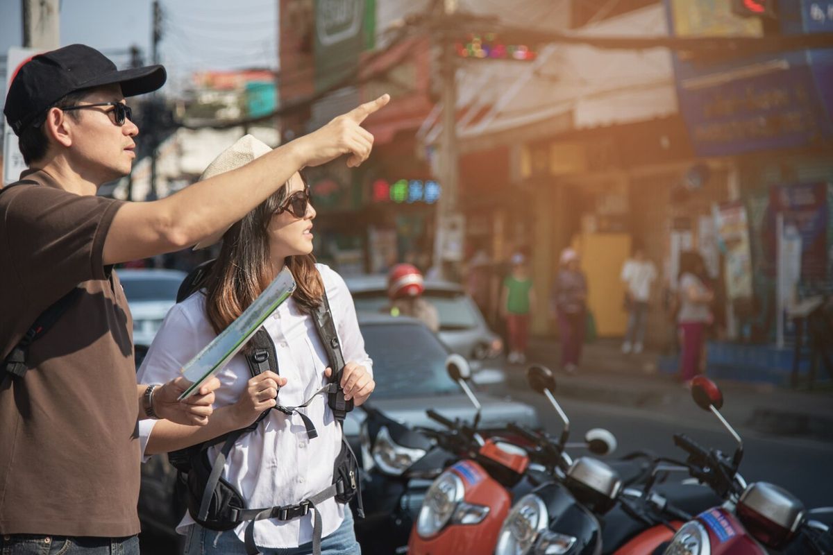 teman jalan, jasa teman jalan, jasa ditemenin jalan, mengapa orang rela membayar jasa teman jalan, risiko kesepian, Muncul Jasa Teman Jalan, Psikolog Ungkap Alasan Seseorang Rela Membayar untuk Ditemani