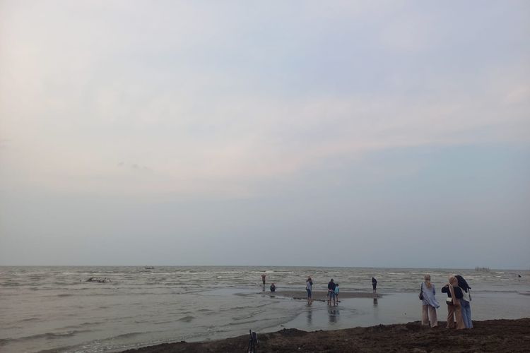 pantai semarang, pantai di semarang untuk liburan, pantai semarang 2025, liburan pantai semarang, 6 Pantai di Semarang untuk Libur Waisak 2025, 1. Pantai Marina, 2. Pantai Tirang, 3. Pantai Maron, 4. Pantai Baruna, 5. Pantai Cipta, 6. Pantai Karang Malang