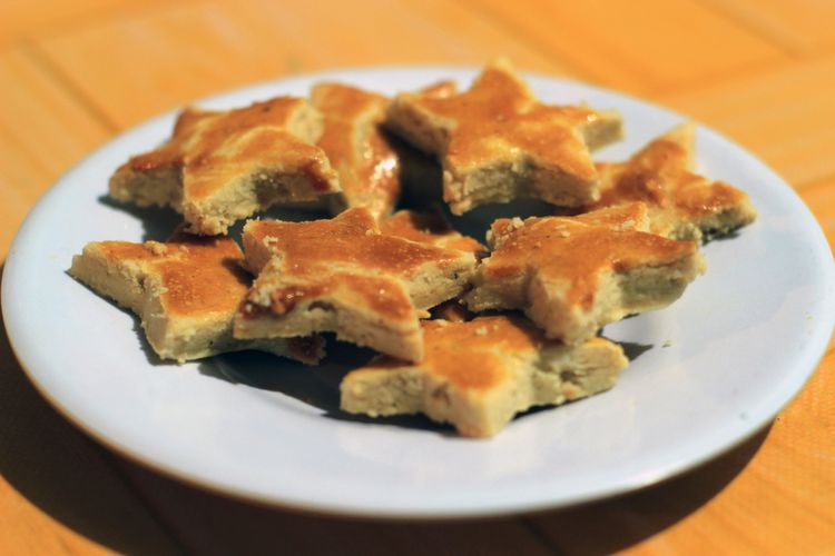 kue kering, resep, 6 Resep Kue Kering Khas Lebaran yang Paling Dicari dan Mudah Dibuat, 1. Nastar , 2. Cokelat Cornflakes , 3. Lidah Kucing, 4. Sagu Keju , 5. Kue Kacang Tanah, 6. Putri Salju 