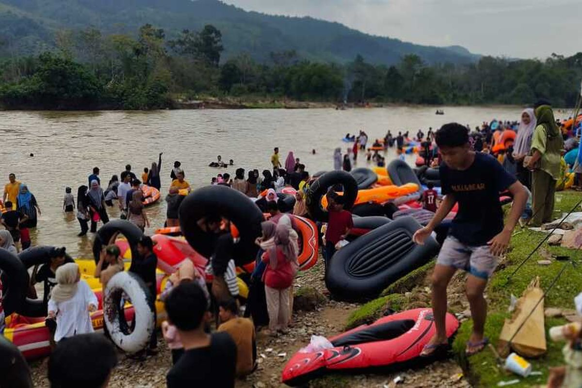 balimau kasai, potang mogang, Potang Mogang dan Makna di Balik Tradisi Balimau Kasai Sambut Bulan Suci Ramadhan, Apa itu mandi balimau kasai dan kapan dilaksanakan?, Apa makna filosofis di balik tradisi balimau kasai?, Bagaimana prosesi mandi balimau kasai dilakukan?, Mengapa balimau kasai menjadi daya tarik wisata budaya?