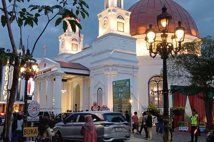 Semarang, Liburan ke Semarang, 6 Lokasi Ikonik untuk Wisata Sejarah dan Foto, 1. Museum Mandala Bhakti, 2. Kampung Pelangi, 3. Lawang Sewu, 4. Gereja Katedral Santa Perawan Maria Ratu Rosario Suci, 5. Kelenteng Sam Poo Kong, 6. Kota Lama Semarang