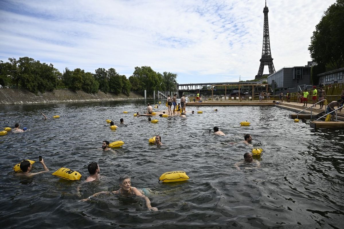 Sungai Seine, Menara Eiffel, wisata, Wisata Prancis, Prancis, sungai seine, Seabad Dilarang, Warga dan Turis Kini Bisa Berenang di Sungai Seine Paris