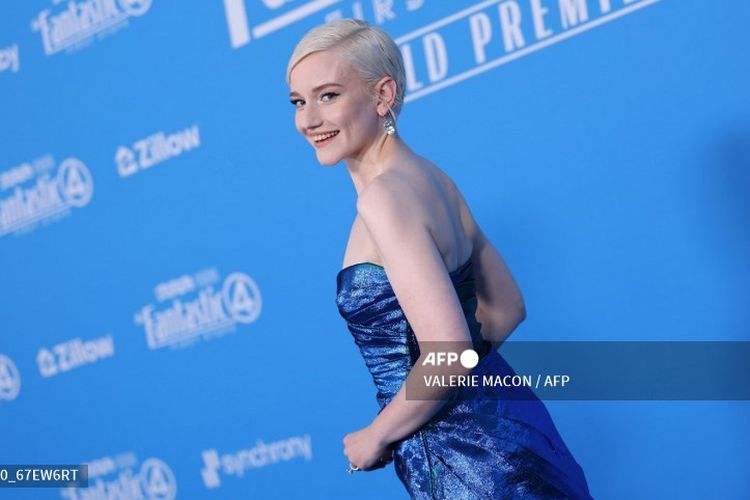 Fantastic Four, Vanessa Kirby, Pedro Pascal, fantastic four 2025, vanessa kirby, fantastic four first steps, Premiere Fantastic Four First Steps, gaya selebritis di premiere Fantastic Four First Steps, Vanessa Kirby hingga Pedro Pascal, Intip Gaya Selebritis di Premiere Fantastic Four: First Steps , 1. Julia Garner dalam gaun Gucci , 2. Joseph Quinn dalam busana monokrom , 3. Vanessa Kirby gaun transparan biru, 4. Pedro Pascal dalam jas putih, 5. Lux Pascal pakai gaun arsip Gianfranco Ferré , 6. Ebon Moss-Bachrach tampil klasik