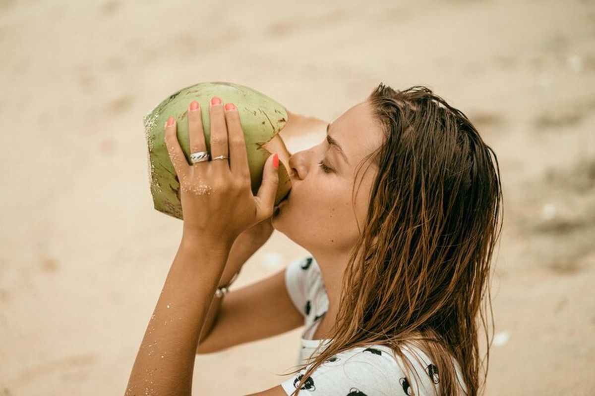 air kelapa, Air Kelapa, Air kelapa, manfaat air kelapa, apa manfaat air kelapa, manfaat minum air kelapa setelah olahraga, Manfaat Minum Air Kelapa Setelah Olahraga Menurut Penelitian
