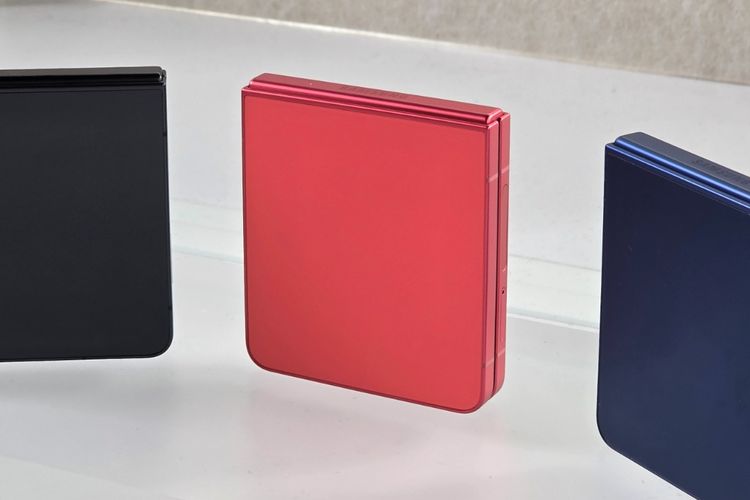 Samsung, Samsung Galaxy Z Flip 7, Samsung Z Fold 7, Samsung Galaxy Z Fold 7, samsung z fold 7, samsung z flip 7, samsung galaxy z flip 7, Samsung Galaxy Z Fold 7 dan Z Flip 7 Warna Blue Shadow Paling Diburu Konsumen
