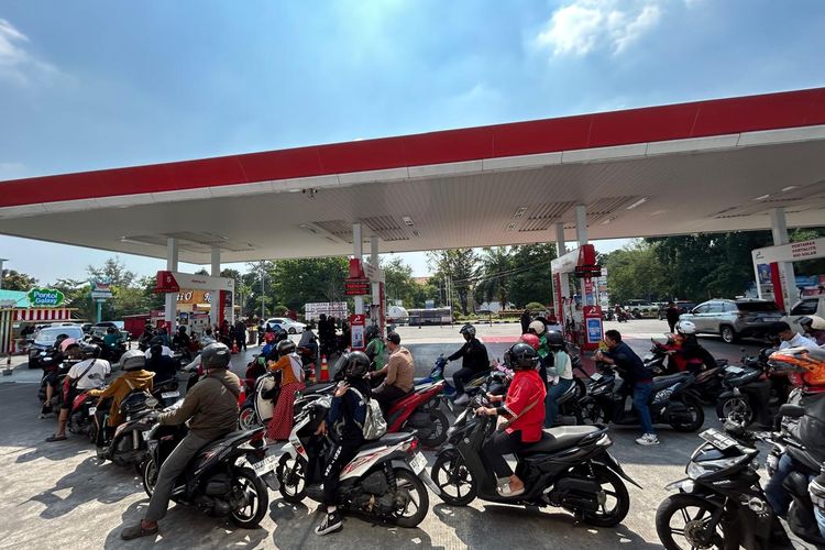 Pertalite, BBM subsidi, pembatasan Pertalite, Pembelian Pertalite Maksimal Rp 50.000 per Kendaraan? Pertamina Buka Suara