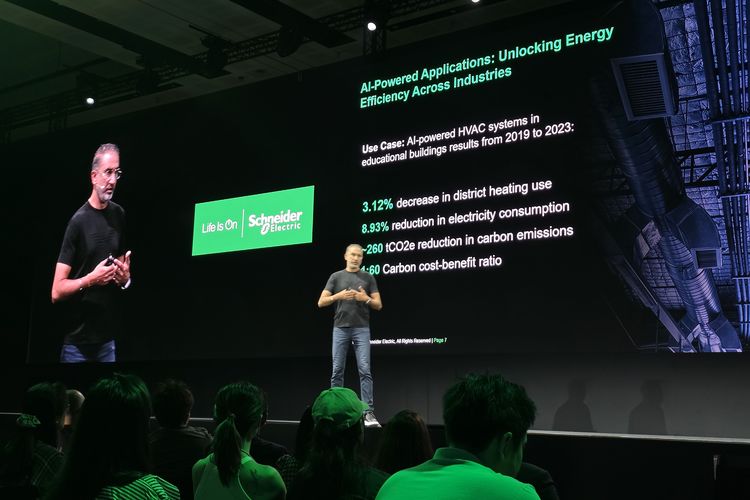 Kecerdasan buatan, pusat data, Schneider, data center, Pusat data, kecerdasan buatan, Liquid Cooling, Bos Schneider Ungkap Ironi AI, Boros Listrik tapi Bisa Jadi Solusi Hijau, AI = Boros Listrik?, AI justru bisa jadi solusi, Data center ramah lingkungan, Liquid Cooling: solusi masa depan pusat data AI