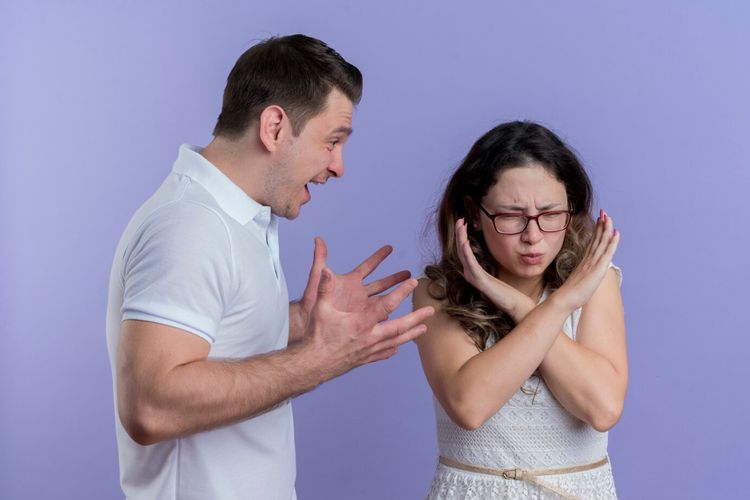 hubungan toxic, 14 Tanda Hubungan Toksik Menurut Pakar, Merasa Lelah Setelah Bertemu Pasangan, 1. Kurangnya dukungan emosional, 2. Pola komunikasi yang tidak sehat, 3. Cemburu berlebihan, 4. Perilaku mengontrol, 5. Menyimpan rasa dendam, 6. Ketidakjujuran yang berulang, 7. Kurangnya rasa hormat, 8. Perilaku finansial yang tidak sehat, 9. Stres emosional yang terus-menerus, 10. Kebutuhan pribadi diabaikan, 11. Hubungan sosial semakin menjauh, 12. Mengabaikan perawatan diri, 13. Terus berharap pasangan berubah, 14. Merasa lelah setelah bertemu pasangan