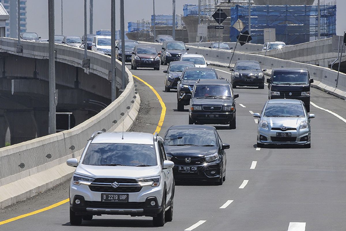 tol layang, Tol MBZ, libur Nataru, H-6 Nataru, Arus Kendaraan di Tol Layang MBZ Mulai Padat