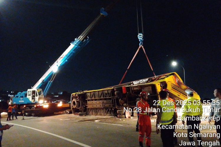 kecelakaan bus, Detik-detik Kecelakaan di Tol Krapyak, Saksi Ungkap Suasana Hening Setelah Bus Cahaya Trans Terbalik