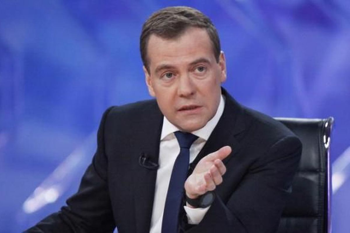 Dewan Keamanan Rusia, Dmitry Medvedev, serangan udara Amerika Serikat, fasilitas nuklir Iran, senjata nuklir, dewan keamanan rusia, serangan udara amerika serikat, Rusia Isyaratkan Siap Beri Iran Dukungan Senjata Usai AS Serang Fasilitas Nuklir, Mengapa Medvedev Mengkritik Trump?, Bagaimana Posisi Rusia dalam Konflik Ini?, Apa yang Membuat Rusia Berhati-hati terhadap Israel?, Apa Dampak Serangan terhadap Iran dan Israel?