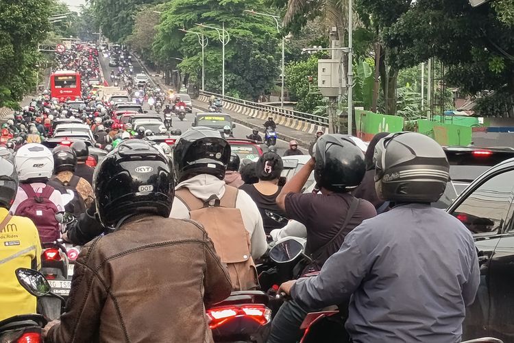 Safety Riding, bulan puasa, kondisi lalu lintas, Puasa Bukan Alasan Emosi Meledak di Jalan