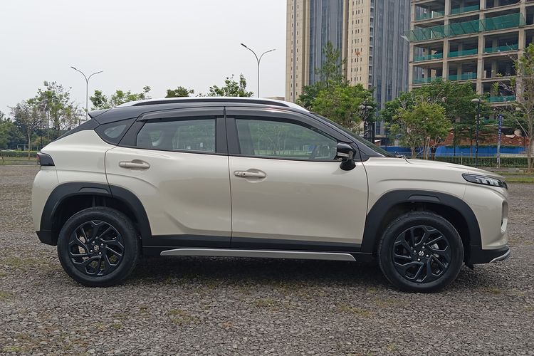 kenyamanan berkendara, suzuki fronx sgx, kendaraan perkotaan, mesin mild hybrid, Pengalaman Berkendara dengan Suzuki Fronx SGX di Lalu Lintas Jakarta, Karakter Mesin , Dimensi Ringkas, Kabin dan Fitur Keselamatan , Catatan Penting , Kesimpulan