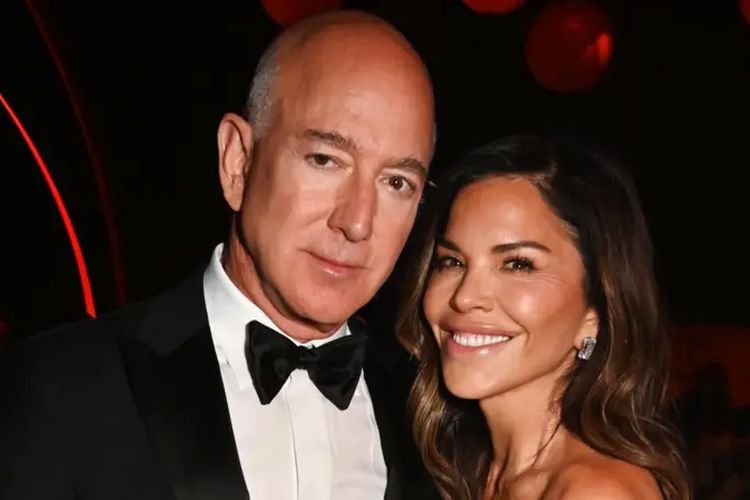 Lauren Sanchez, Jeff Bezos, jeff bezos menikah, Jeff Bezos kekayaan bersih, lauren sanchez jeff bezos, gaun Lauren Sanchez, lauren sanchez bezos, gaun pernikahan Lauren Sanchez hilang, Salah Satu Gaun Pernikahan Lauren Sanchez Bezos Hilang Dicuri