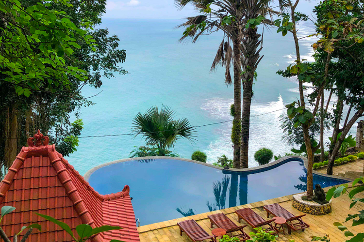 rekomendasi penginapan, Pantai, Gunung Kidul, 7 Rekomendasi Penginapan di Pinggiran Pantai Gunung Kidul Yogyakarta, 1. Queen of the South Resort, 2. Inessya Resort, 4. Drini Hills, 5. Kaloka @ Drini Estetik, 7. Acala Ayu