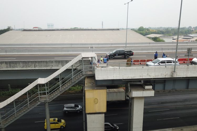 tol layang, Tol MBZ, libur Nataru, H-6 Nataru, Arus Kendaraan di Tol Layang MBZ Mulai Padat
