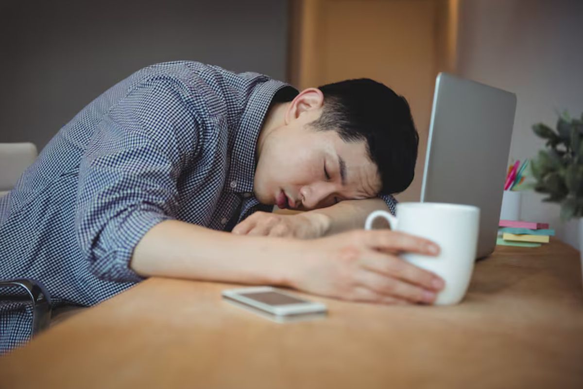 menunda pekerjaan, Alasan Orang Suka Menunda Pekerjaan Menurut Psikolog, Takut Gagal, Menunda karena takut gagal, Bagaimana persepsi diri membentuk kebiasaan menunda, Fokus pada emosi bukan hanya waktu, Apa yang bisa dilakukan untuk mencegah pola menunda pekerjaan?