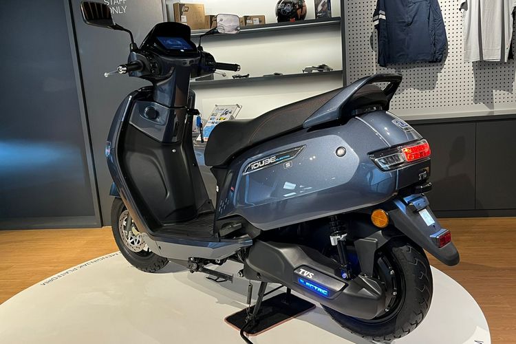 TVS iQube, iQube S, TVS Motor Company Indonesia, TVS iQube S, Motor Listrik TVS iQube S 2025 Resmi Meluncur, Harga Rp 29 Jutaan