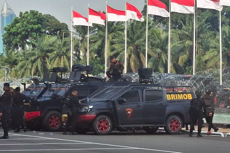 rantis, rantis brimob lindas ojol, Rantis Brimob, ojol dilindas mobil rantis, Rantis Brimob Punya Blind Spot Mematikan: Ada Risiko di Jalan Padat