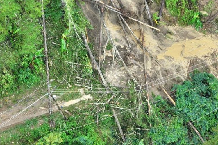 banjir aceh, banjir hari ini, Banjir Tapanuli, Banjir Sumatera Utara, banjir sumatera, banjir kota padang, banjir sumatera barat, korban banjir sumatera, Update Banjir Sumatera: 174 Orang Meninggal, Ribuan Mengungsi, Akses Terputus, Sumatera Utara: 116 meninggal, akses terputus di sejumlah titik, Gangguan akses transportasi akibat banjir, Kerusakan jaringan telekomunikasi, Aceh: 35 Meninggal, 4.846 KK Mengungsi, Sumatera Barat: 23 meninggal, akses Bukittinggi–Padang putus, Operasi modifikasi cuaca dijalankan serentak