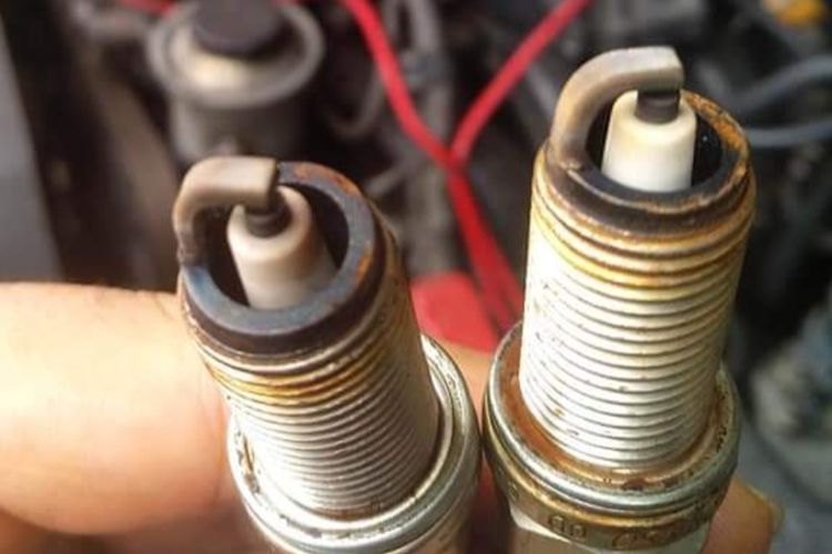 busi, mobil lawas, busi iridium, karburator, karbon, Busi, Busi Iridium, Karburator, Ganti Busi Iridium, Mobil Lawas Wajib Lakukan Ritual Ini