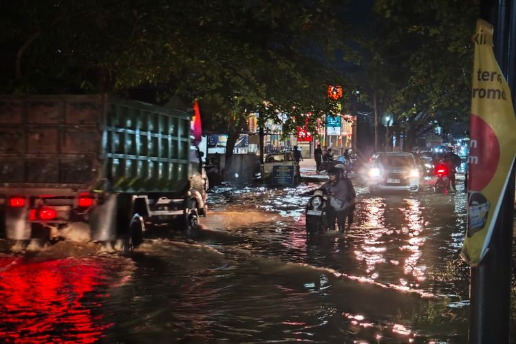 Basah Kuyup dan KRL Padat Bikin Stres? Psikiater Ungkap Cara Atasi “Burnout” di Jalan, Kehilangan rasa kendali, Dampak biologis pada mood, Cara menjaga kesehatan mental di tengah cuaca buruk, Cuaca seperti hujan dan panas memang tidak bisa diatur.