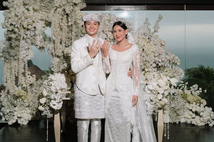 kaleidoskop, Kaleidoskop Gaya Pernikahan Seleb 2025, dari Vintage hingga Adat Minang, Salma Salsabil dan Dimansyah Laitupa - adat Jawa, Shenina Cinnamon dan Angga Yunanda - adat Minang, Mikha Angelo dan Gregoria Mariska - gaya klasik, Brandon Salim dan Dhika Himawan - vintage, Luna Maya dan Maxime Bouttier - Adat Jogja, Amanda Rawles dan Adriel Susanteo - modern, Stephanie Poetri dan Asher Novkov-Bloom - nuansa tradisional modern, Al Ghazali dan Alyssa Daguise - Adat Sunda, Nadin Amizah dan Faishal Tanjung - nuansa dreamy, Arbani Yasiz dan Raisa Ramadhani - nuansa putih, Amanda Manopo dan Kenny Austin - elegan modern, Boiyen dan Rully Anggi Akbar - adat Sunda