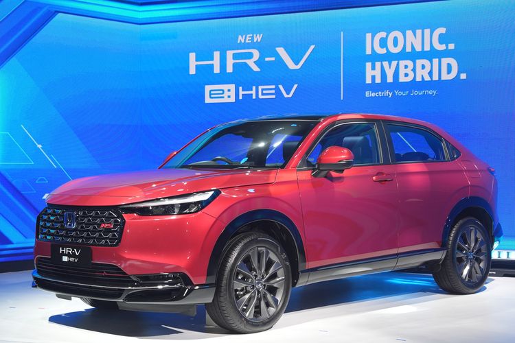 Gaikindo, penjualan otomotif, suzuki fronx, Mobil Hybrid, Penjualan Mobil Hybrid 2025: Suzuki Fronx Memimpin Pasar