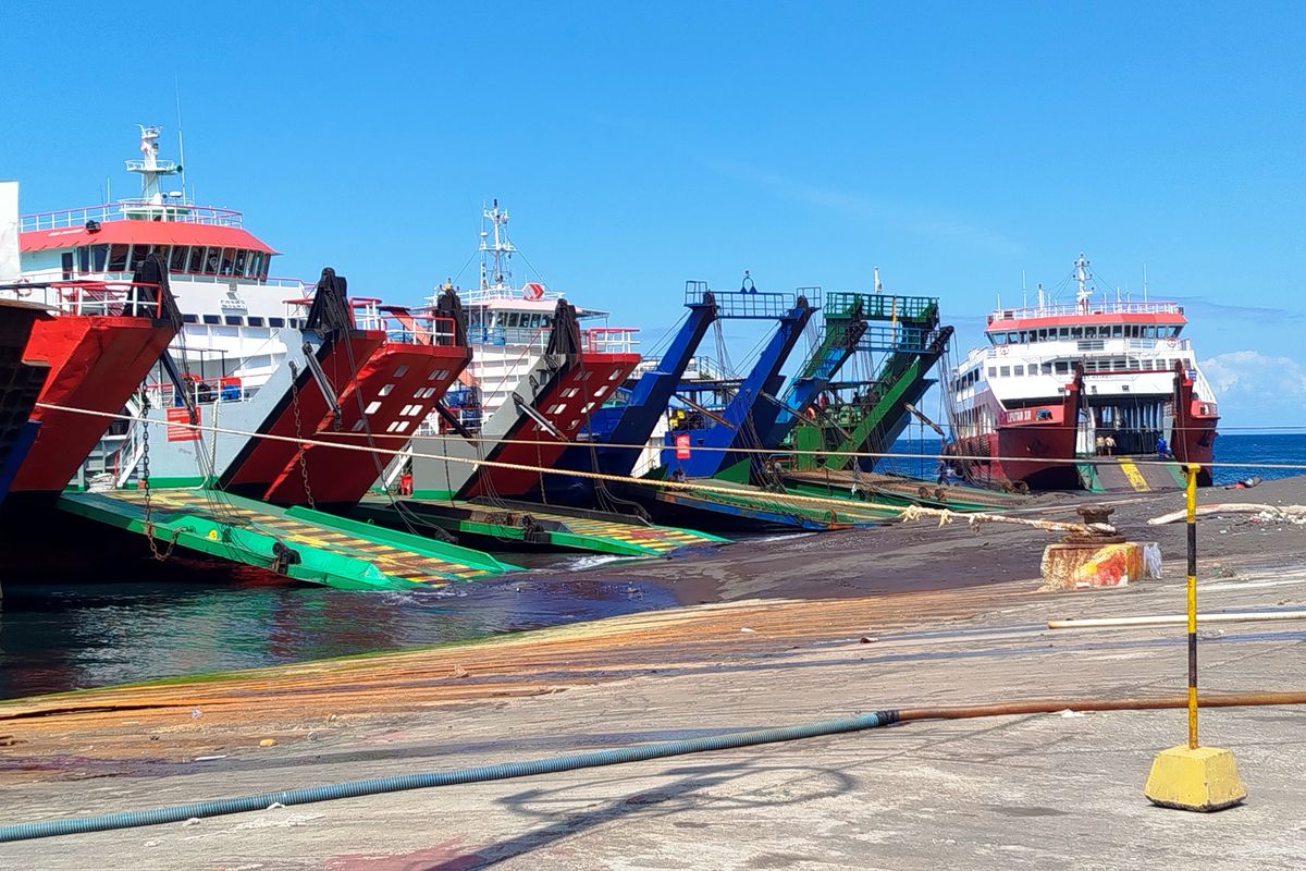 Pelabuhan Ketapang, Pelabuhan Gilimanuk, Pelabuhan Jangkar, Khofifah Indar Parawansa, KMP Tunu Pratama Jaya, Khofifah Surati Kemenhub untuk Aktifkan Pelabuhan Jangkar demi Atasi Macet di Ketapang, Pemprov Jatim Usulkan Pengalihan ke Pelabuhan Jangkar, Bupati Banyuwangi Minta Sempat Tambahan Kapal, Penyebab Kemacetan Panjang di Pelabuhan Ketapang, Kronologi Kemacetan di Pelabuhan Ketapang, Kemacetan Menjalar, Pelabuhan Jangkar Kena Imbas