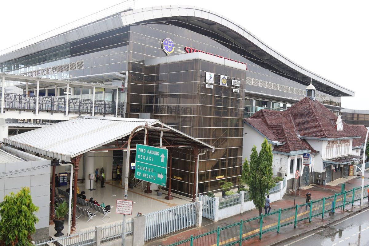 kereta api, Demo DPR, 12 Kereta Api dari Pasar Senen Berhenti Luar Biasa di Stasiun Jatinegara 30 Agustus 2025