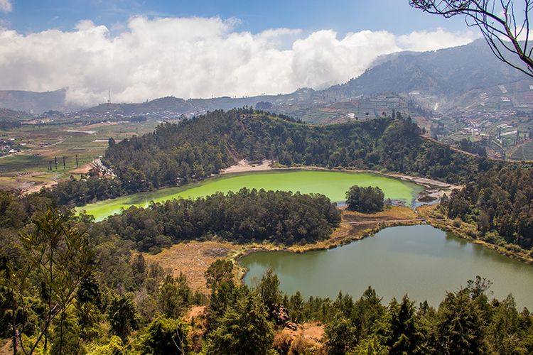 Dieng, 7 Pilihan Wisata Dieng, dari Pemandian Air Panas sampai Bukit Panorama, 1. D’Qiano Hot Spring Water Park, 2. Sumur Jalatunda, 3. Kawah Candradimuka, 4. Golden Sunrise Bukit Sikunir, 5. Gardu Pandang Tieng (GPT), 6. Bukit Scooter Dieng, 7. Bukit Ratapan Angin