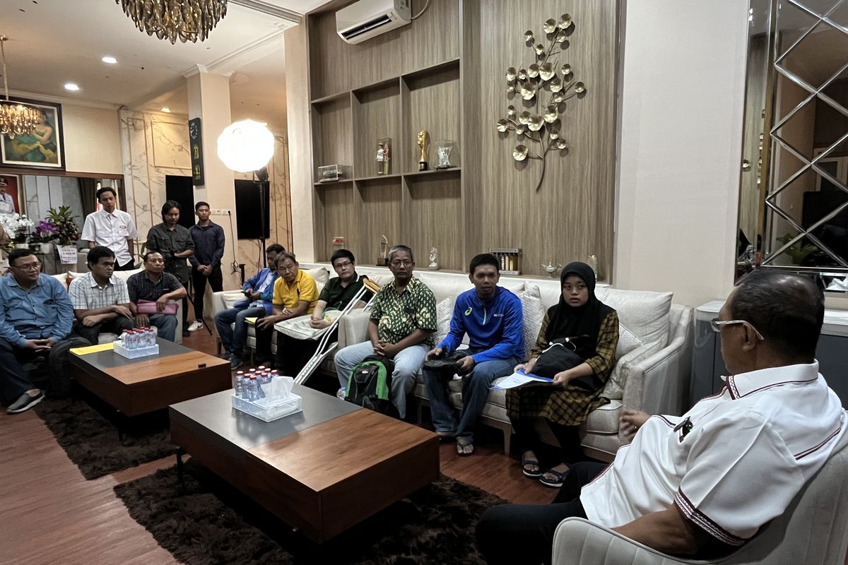 warga Surabaya, Armuji, Pajero, warga surabaya, toko ditabrak pajero, Warga Curhat ke Armuji, Toko Ditabrak Pajero Rugi Rp 3 Miliar tapi Ganti Rugi Cuma Rp 1 Juta