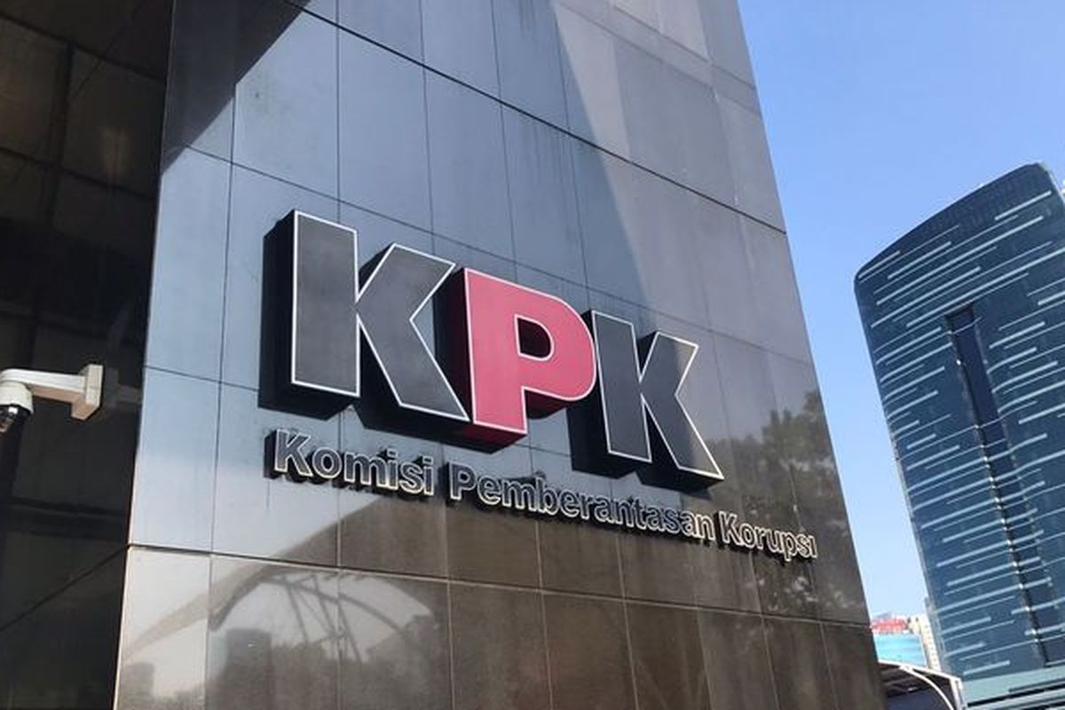 BUMN, rangkap jabatan, Wakil Menteri, Angga Raka Prabowo, KPK Soroti Rangkap Jabatan Wakil Menteri, Usulkan Reformasi Sistem, Pentingnya Kajian untuk Reformasi Tata Kelola Publik, Putusan MK Mempertegas Pentingnya Pembenahan, Potensi Konflik Kepentingan dan Pengawasan yang Lemah, Rekomendasi Perbaikan Sistem dan Etika Publik, Rekomendasi Kebijakan dari KPK, Evaluasi Kementerian Sekretaris Negara (Mensesneg), Wakil Menteri yang Merangkap Jabatan di BUMN