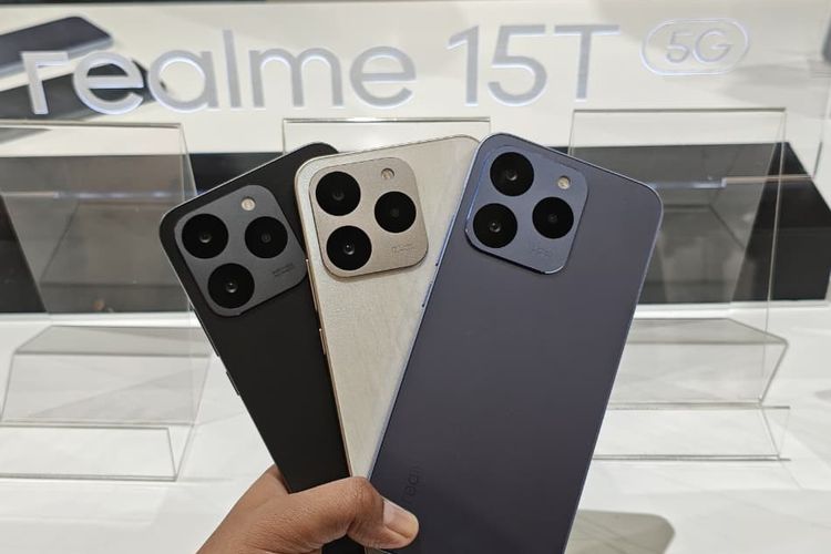 realme 15t 5g, spesifikasi realme 15t 5g, harga realme 15t 5g, Realme 15T 5G resmi, Realme 15T 5G indonesia, Menggenggam Realme 15T 5G, HP Tipis Baterai Besar yang Ringan di Tangan, Desain elegan dengan baterai jumbo 7.000 mAh, Dual kamera AI 50 MP, modul tipis, Pilihan warna beragam, Layar cerah, bisa sampai 4.000 nits, Performa cepat dan efisien