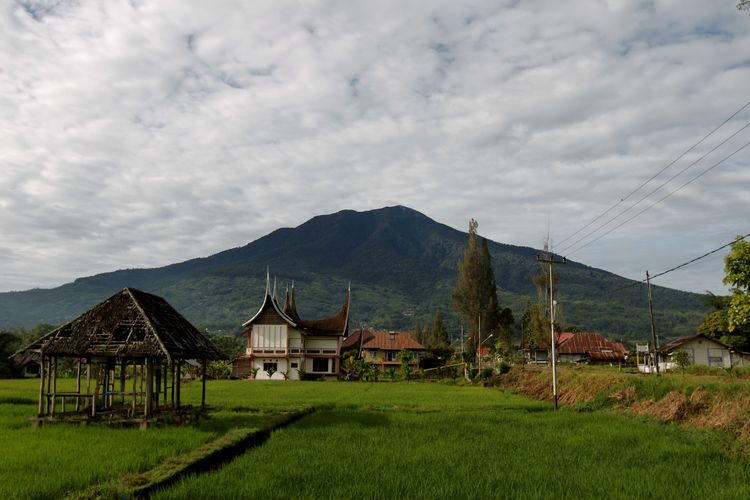 legenda, legenda di Sumatera barat, legenda sumatera barat yang terkenal adalah, contoh legenda di sumatera barat, legenda terkenal di sumatera barat, Legenda Terpopuler dari Sumatera Barat, dari Mentawai hingga Malin Kundang, 1. Legenda Buah Sipeu di Mentawai, 2. Legenda Kerajaan Pagaruyung, 3. Legenda Danau Singkarak, 4. Legenda Nagari Koto Nan Ampek, 5. Legenda Asal-usul Minangkabau, 6. Legenda Danau Maninjau, 7. Legenda Malin Kundang, Si Anak Durhaka