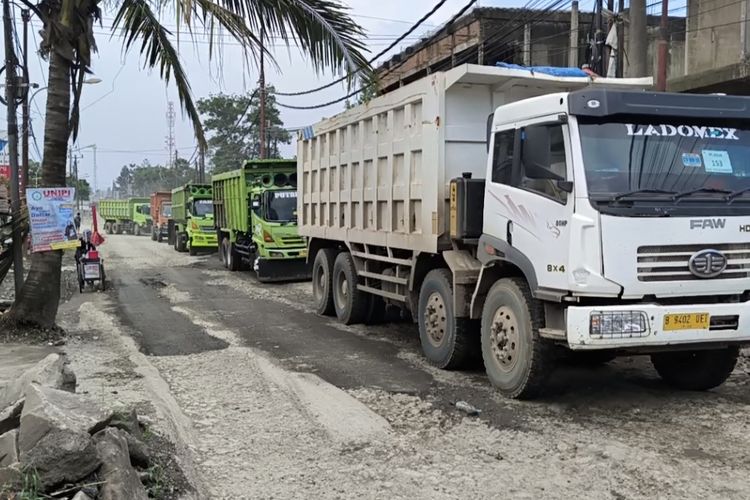 Dedi Mulyadi, Gubernur Jawa Barat, tambang Parung Panjang ditutup, penutupan tambang bogor, Setelah Tambang Ditutup, Dedi Mulyadi Beri Dana Kompensasi ke 9.300 Warga Bogor yang Terdampak