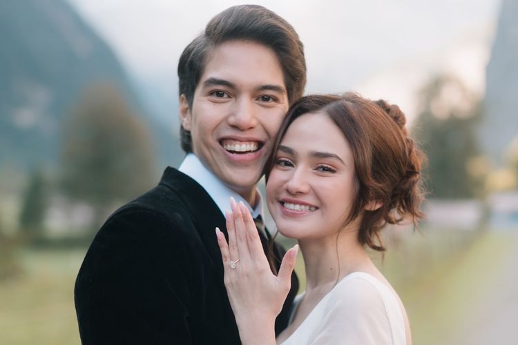 El Rumi Resmi Lamar Syifa Hadju Hari Ini, Intip Perjalanan Cinta Mereka, Awal dijodohkan oleh warganet, Menonton konser Dewa19 bersama, Unggahan foto perdana bersama, Panggilan mesra di Instagram, Diperkenalkan sebagai calon menantu, Lamaran romantis di Swiss