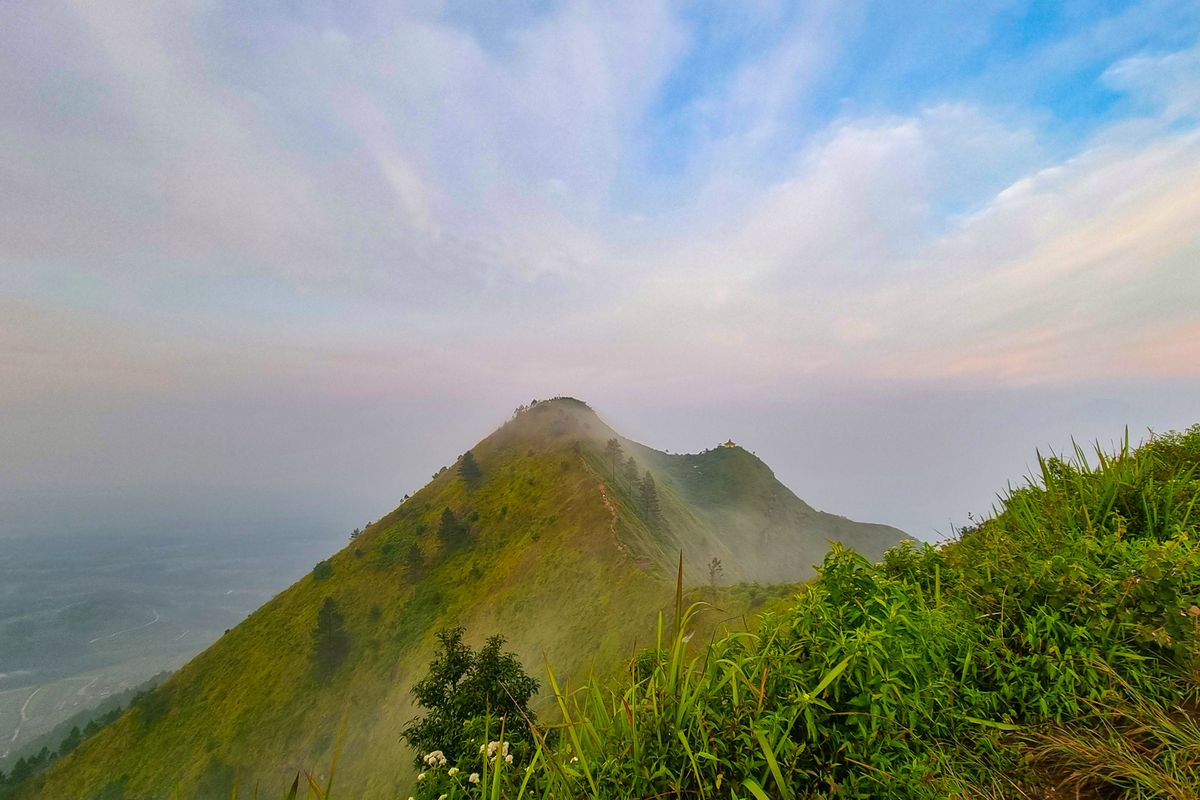 Gunung Andong, pendaki Gunung Andong, blacklist, Video Viral Pendaki Gunung Andong Bawa Speaker, Terancam Blacklist