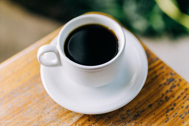Awas Gemetar sampai Diare, Jangan Minum 5 Minuman Ini Saat Perut Kosong, 1. Kopi hitam, 2. Teh berkafein, 3. Minuman Berkarbonasi, 4. Jus jeruk-jerukan, 5. Minuman energi